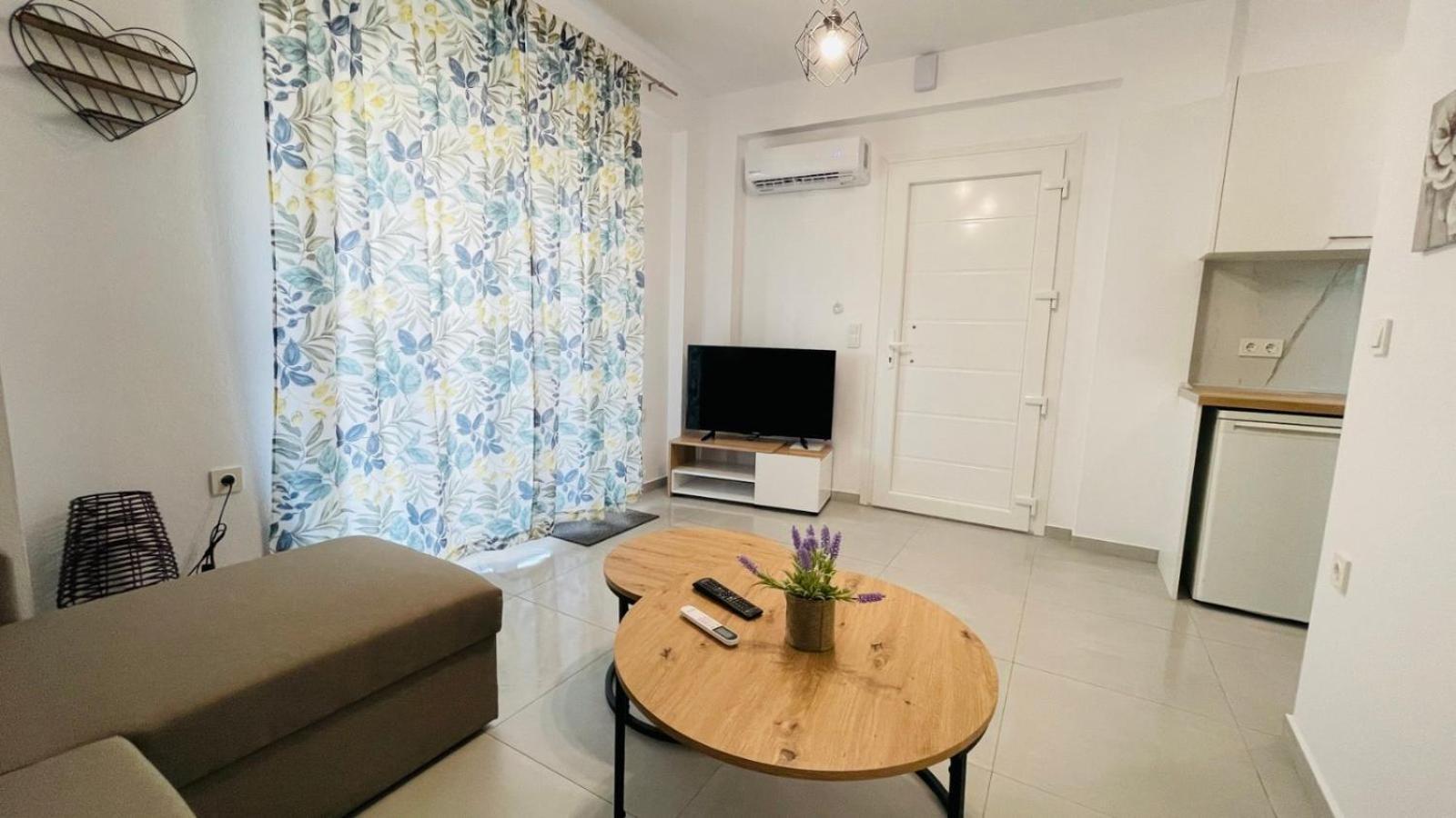 Athina Apartment Ofrinion Exterior photo